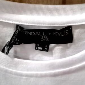 Kendall + Kylie Jenner T-Shirt (NWT) Size Small